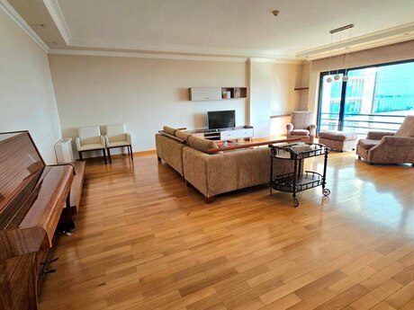 4 otaqlı yeni tikili - 28 May m. - 174 m²