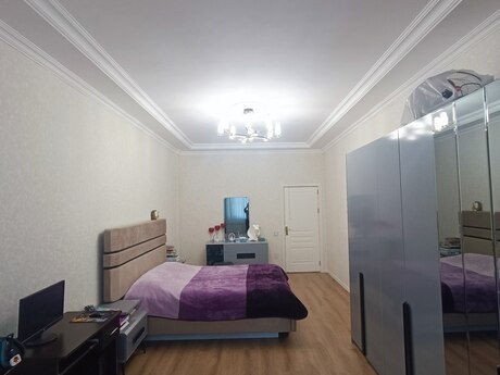 Satılır 2 otaqlı yeni tikili 72 m², Saray q.