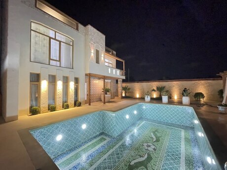 6 otaqlı həyət evi/bağ evi - Novxanı q. - 340 m²
