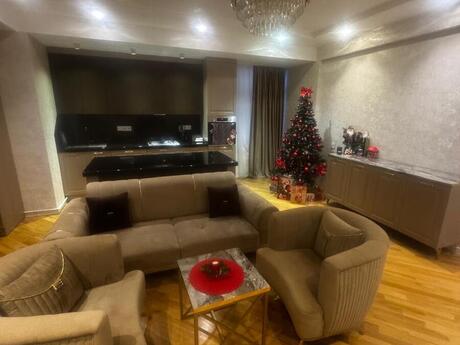 4 otaqlı yeni tikili - Əhmədli m. - 141 m²