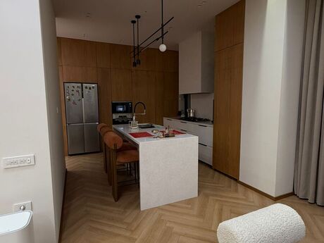 5 otaqlı həyət evi/bağ evi - Badamdar q. - 240 m²