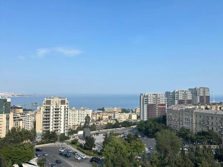 Объявление №5992325 - Баку, м. Ичеришехер, 3-комн., 110 м², 10/17 этаж