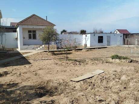 4 otaqlı həyət evi/bağ evi - Novxanı q. - 120 m²