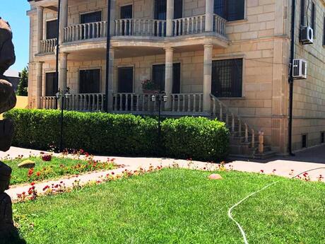 5 otaqlı həyət evi/bağ evi - Buzovna q. - 360 m²