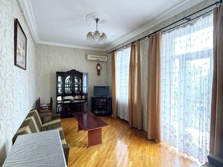 2 otaqlı köhnə tikili - Nizami m. - 45 m²