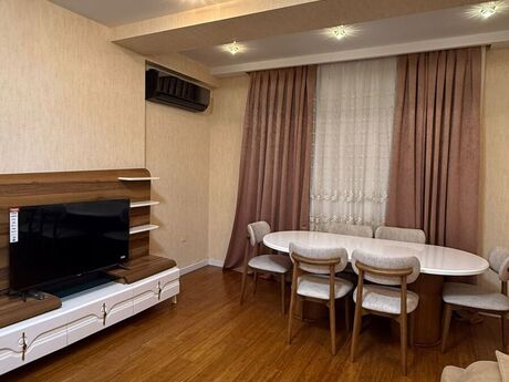 Kirayə 3 otaqlı mənzil, 121 m², 28 May: 1 800 ₼/ay 3