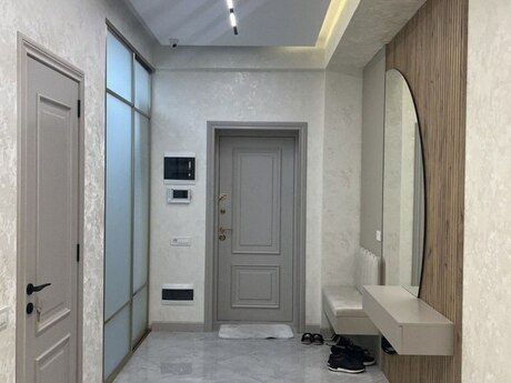 4-комн. новостройка - м. 8 ноября - 150 м²