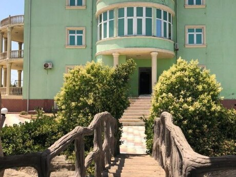 8 otaqlı həyət evi/bağ evi - Novxanı q. - 800 m²