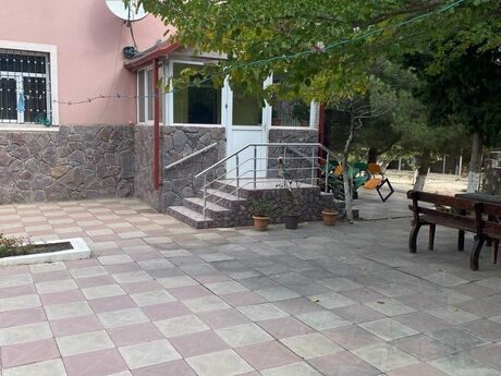 7 otaqlı həyət evi/bağ evi - Novxanı q. - 325 m²