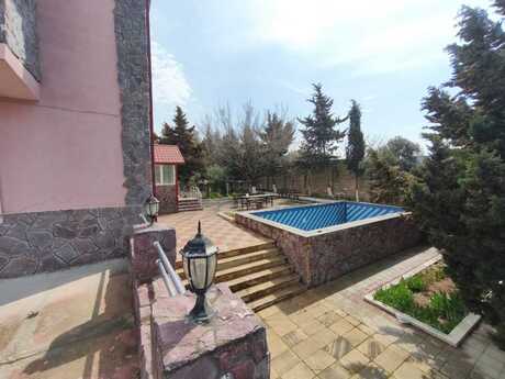 7 otaqlı həyət evi/bağ evi - Novxanı q. - 325 m²