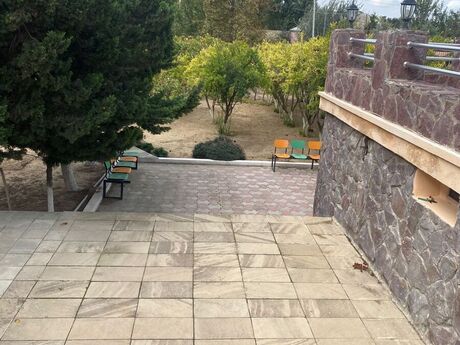 7 otaqlı həyət evi/bağ evi - Novxanı q. - 325 m²