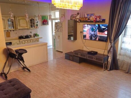 Elan №5993251 - Bakı, Nizami m., 3 otaqlı, 130 m², 13/17 mərtəbə