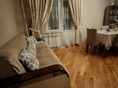 3 otaqlı köhnə tikili - 8-ci mikrorayon q. - 65 m²
