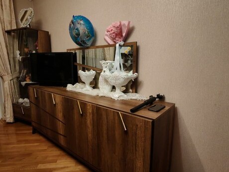 3 otaqlı köhnə tikili - 8-ci mikrorayon q. - 65 m²