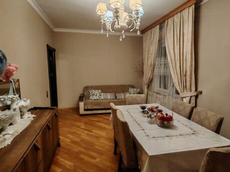 3 otaqlı köhnə tikili - 8-ci mikrorayon q. - 65 m²