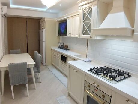 3 otaqlı yeni tikili - Şah İsmayıl Xətai m. - 140 m²
