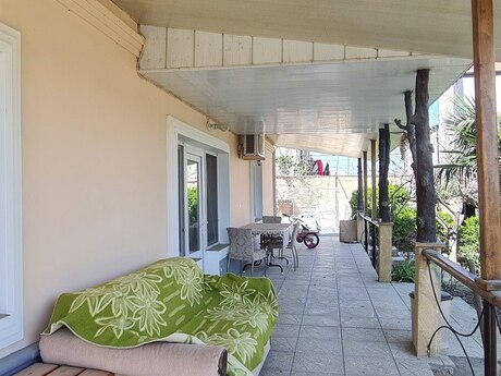 10 otaqlı həyət evi/bağ evi - Bakıxanov q. - 320 m²