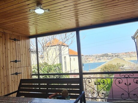 10 otaqlı həyət evi/bağ evi - Bakıxanov q. - 320 m²