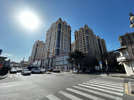 Elan №5932121 - Bakı, 28 May m., 3 otaqlı, 147 m², 8/17 mərtəbə