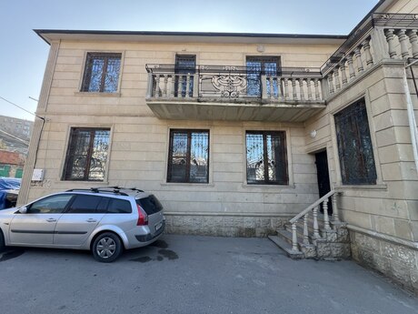 8 otaqlı həyət evi/bağ evi - Biləcəri q. - 340 m²