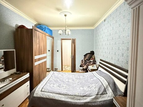 2 otaqlı köhnə tikili - 8-ci mikrorayon q. - 70 m²