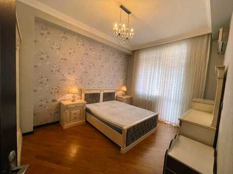 3 otaqlı yeni tikili - 8 Noyabr m. - 128 m²