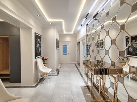 3-комн. новостройка - м. 8 ноября - 148 м²