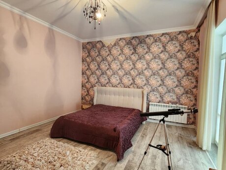 4 otaqlı həyət evi/bağ evi - Binəqədi r. - 300 m²