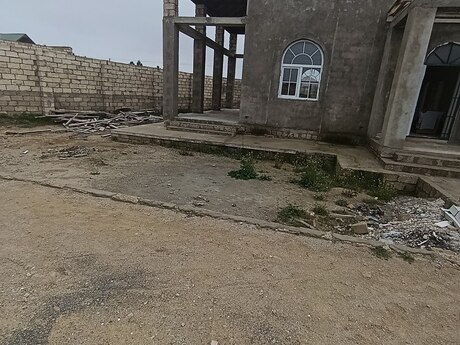 4 otaqlı həyət evi/bağ evi - Türkan q. - 200 m²
