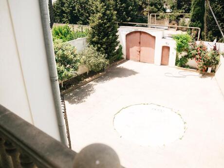 10 otaqlı həyət evi/bağ evi - Bakıxanov q. - 330 m²