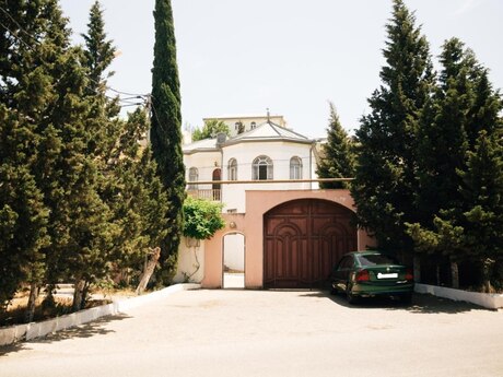 10 otaqlı həyət evi/bağ evi - Bakıxanov q. - 330 m²