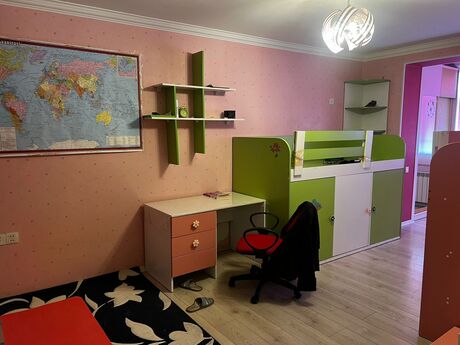 3 otaqlı köhnə tikili - 28 May m. - 68 m²
