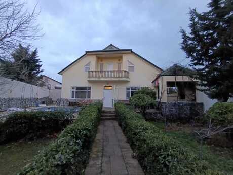 6 otaqlı həyət evi/bağ evi - Mərdəkan q. - 200 m²