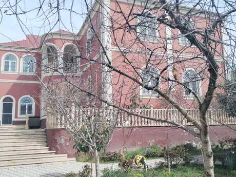 10 otaqlı həyət evi/bağ evi - Azadlıq Prospekti m. - 650 m²