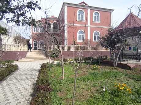 9 otaqlı həyət evi/bağ evi - Azadlıq Prospekti m. - 640 m²