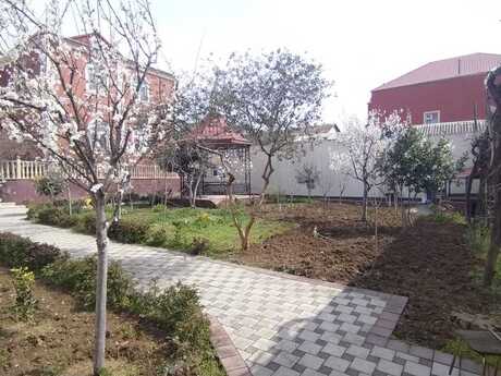 9 otaqlı həyət evi/bağ evi - Azadlıq Prospekti m. - 640 m²