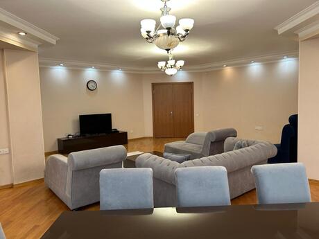 4 otaqlı yeni tikili - 28 May m. - 190 m²