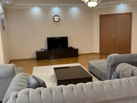 4 otaqlı mənzil, 200 m², 28 May: 650 000 ₼ 5