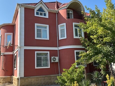 11 otaqlı həyət evi/bağ evi - Novxanı q. - 350 m²