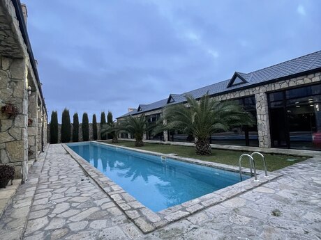 4 otaqlı həyət evi/bağ evi - Mərdəkan q. - 400 m²