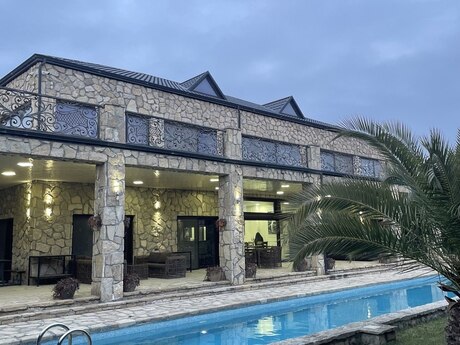 4 otaqlı həyət evi/bağ evi - Mərdəkan q. - 400 m²