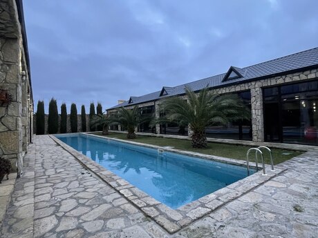 4 otaqlı həyət evi/bağ evi - Mərdəkan q. - 400 m²