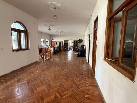 8 otaqlı həyət evi/bağ evi - Nərimanov r. - 700 m²