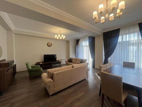 4 otaqlı yeni tikili - Ağ şəhər q. - 160 m²