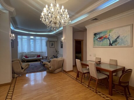 6 otaqlı yeni tikili - İnşaatçılar m. - 220 m²