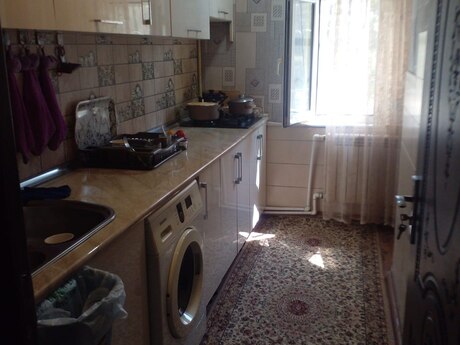 3 otaqlı köhnə tikili - Yeni Günəşli q. - 70 m²