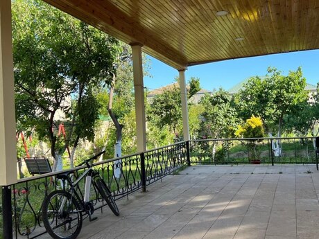 Satılır 5 otaqlı həyət evi/bağ evi 210 m², Saray q.