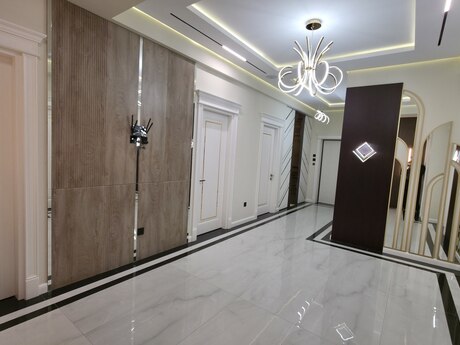 4 otaqlı yeni tikili - Şah İsmayıl Xətai m. - 190 m²