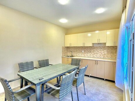 4 otaqlı həyət evi/bağ evi - Şüvəlan q. - 250 m²