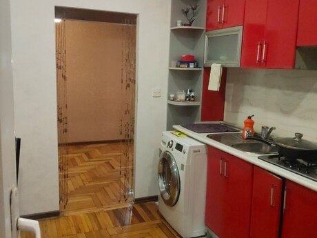 5-комн. вторичка - м. Ази Асланов - 106 м²